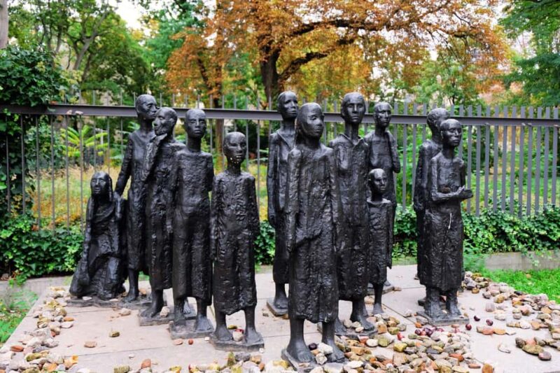Women of Berlin: A Walking Tour Through Berlin Mitte - The Guides Style and Approach