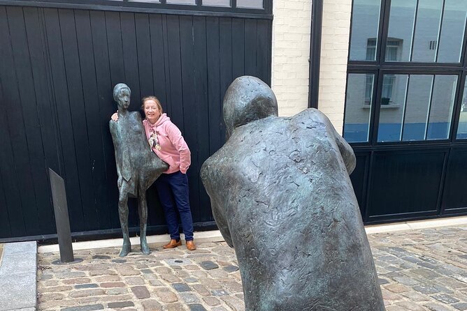 Women of Mayfair, from Monarchs to Mistresses & More - Gaze at Piccadilly Circus and Its Iconic Scene