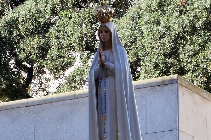 Wonderful Private Full Day Tour in Fátima, Nazaré, Óbidos - Charm of Óbidos: Medieval Streets and Literary Heritage