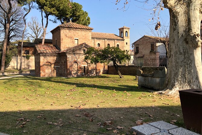 Wonderful Ravenna, visit 3 UNESCO sites with a local guide on a private tour - Explore Ravenna’s Main Square: Piazza del Popolo