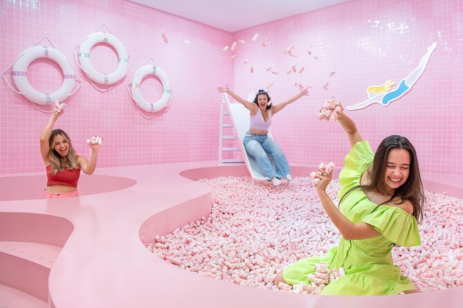 WONDR Experience Amsterdam Admission Ticket - The Atmosphere and Staff at WONDR