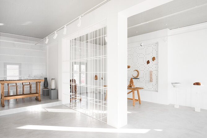 Wood carving workshop in Santorini no1 - The Craftsmanship and Personalization of the Experience