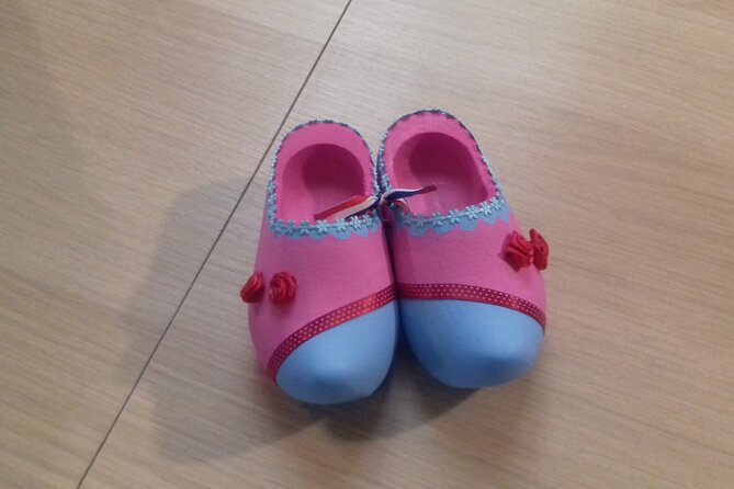 Wooden Shoes Painting Private Workshop in Simonehoeve - Snacks, Supplies, and the Souvenir You Take Home