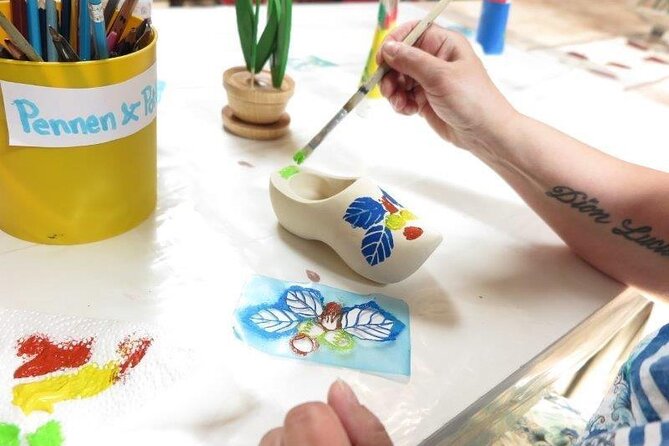 Wooden Shoes Painting Private Workshop in Simonehoeve - Considerations: Crowd Levels and Experience Quality