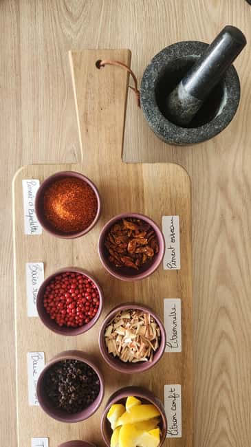 Workshop in Cambo-les-Bains: tour, tasting, and making spicy oil - What Makes This Workshop Stand Out in the Region