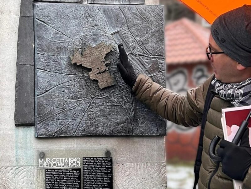 World War 2 in Warsaw walking tour in English - Pacing and Group Size for a Personal Experience