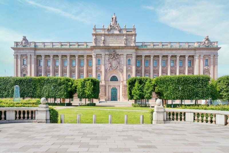 World War II Stockholm Old Town Walking Tour and Army Museum - Exploring Stockholm’s WWII Role from the Lars Johan Hierta Monument