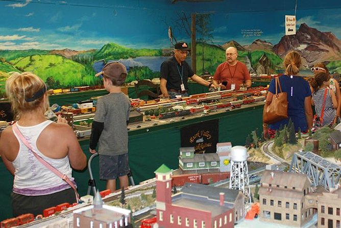 World's Largest Toy Museum Admission in Branson - The Entrance with Giant Toy Soldiers and The Complex Location