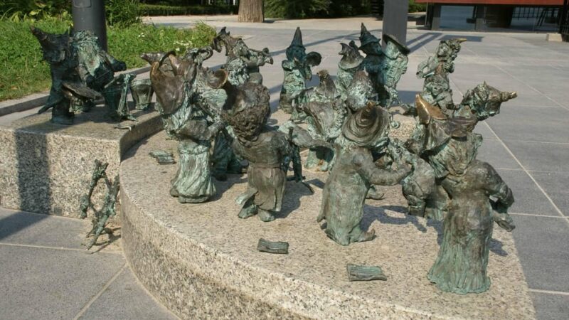 Wrocaw differently unknown alleys of the city (2 hours) - Wrocław’s Hidden Alleys and Historic Corners in Focus