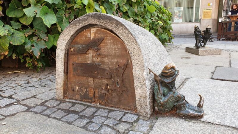Wrocaw: Following the dwarfs'. See the city differently! 2h - Why Choose This Dwarf-Themed Tour?
