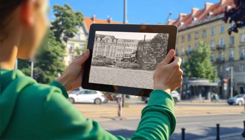 Wrocaw: Historical Tour with Tablets and Guide - Key Points