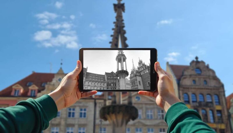 Wrocaw: Historical Tour with Tablets and Guide - Exploring Wrocław’s Historic Center with Tablets