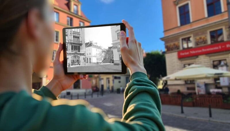 Wrocaw: Historical Tour with Tablets and Guide - The Technology Behind the Time-Travel Visualizations