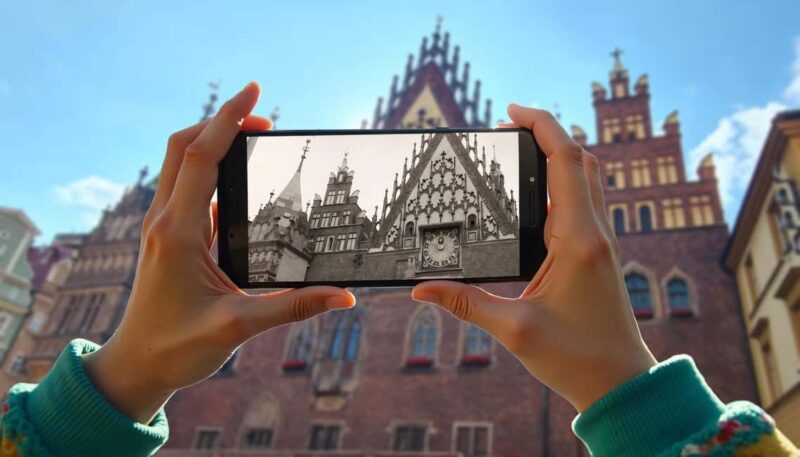 Wrocaw: Historical Tour with Tablets and Guide - Logistics and Accessibility of the Tour