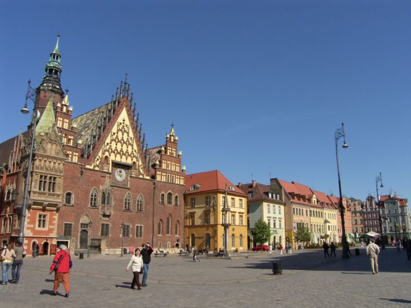 Wroclaw: 2-Hour Private Electric Bus Tour with Guide or Tape - Discover Wroclaws Landmarks from the Comfort of an Electric Bus