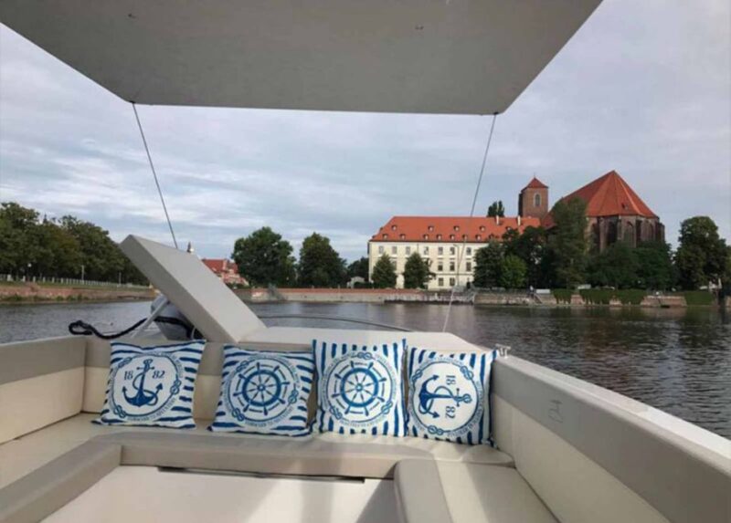 Wroclaw: City Walk and Cruise by Luxury Solar Catamaran - Starting Point at Wroclaw’s Old Town Hall