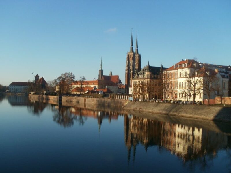 Wroclaw: Old Town Highlights Private Walking Tour - Discovering the Copper Dwarfs and Secret Corners