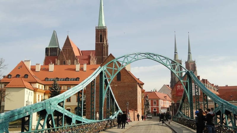 Wroclaw: Old Town, Ostrów Tumski, and Dwarves Guided Tour - Key Points