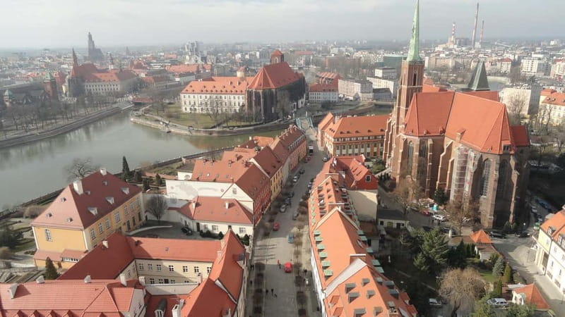 Wroclaw: Old Town, Ostrów Tumski, and Dwarves Guided Tour - Practical Details: Meeting, Duration, and Group Size