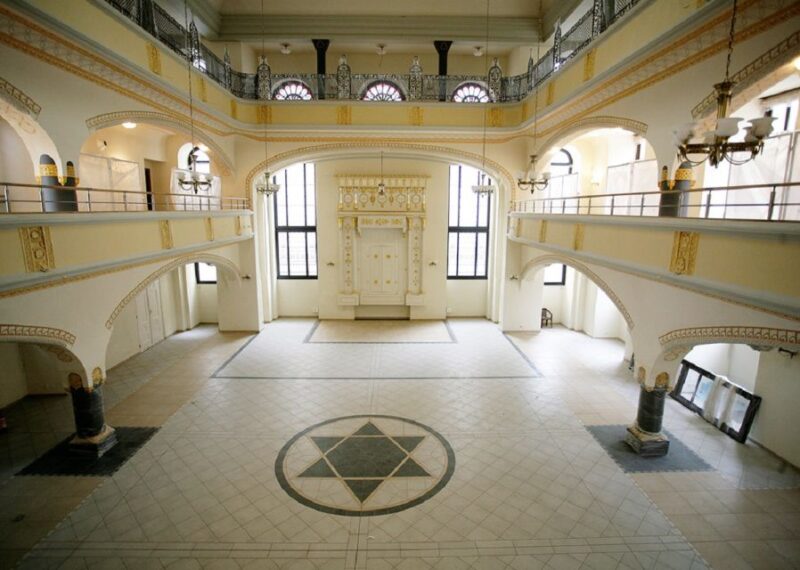 Wroclaw: Private Jewish Heritage Guided Tour - Exploring the Old Jewish Cemetery