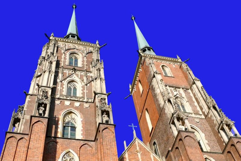 Wroclaw: Private Old Town Guided Walking Tour (2 h) - Limitations and Considerations