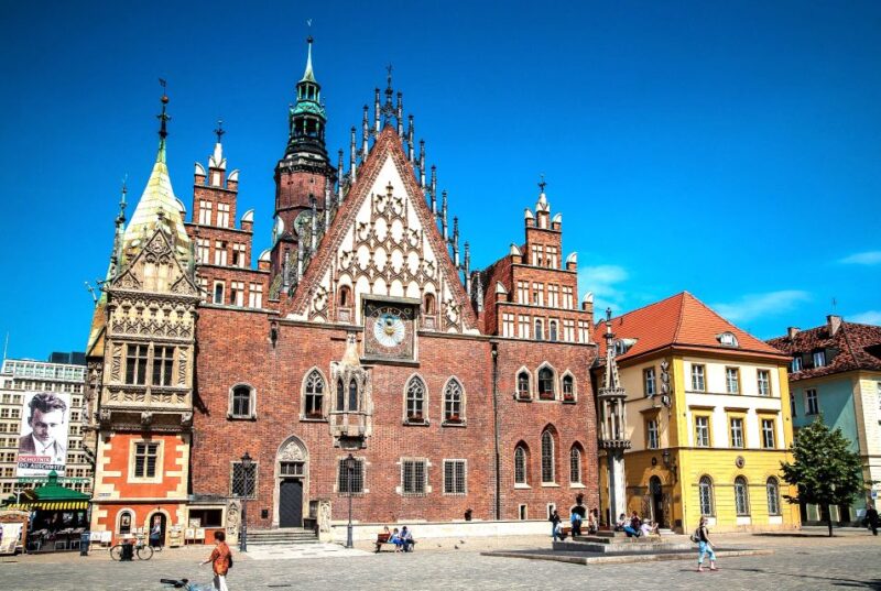 Wroclaw Private Old Town Guided Walking Tour - Crossing Bridges and the Old Town Streets