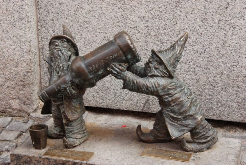 Wroclaw Small-Group Tour with Lunch from Warsaw - Logistic Details: Meeting Point, Transport, and Group Size