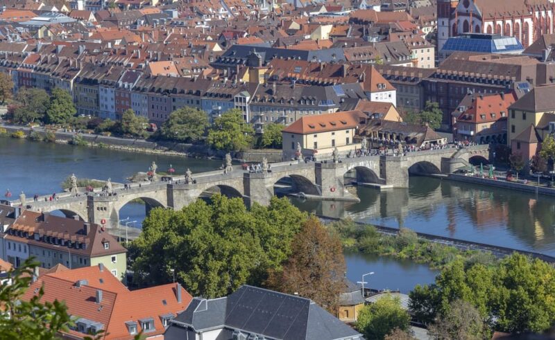 Würzburg: Express Walk with a Local - Personalized Recommendations for Food, Drink, and Nightlife