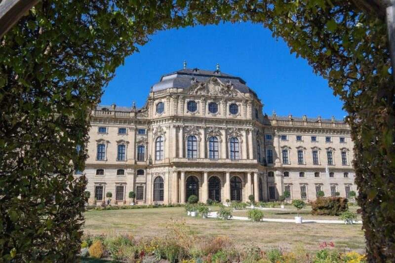 Würzburg: Private Walking Tour With Professional Guide - Würzburg’s Architectural Marvels: From Falkenhaus to Neumünster