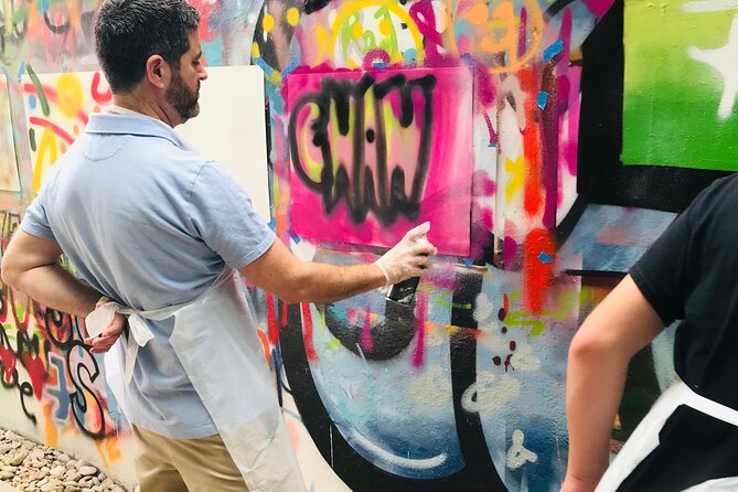 Wynwood Graffiti Experience - Learning from Skilled Guides with Enthusiastic Support
