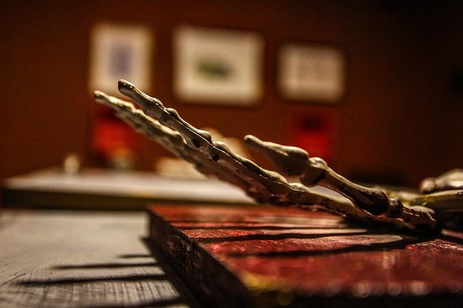 Xcape Room Bcn: Corpse Gallery Escape Room Barcelona - Discover the Unique Thrill of the Corpse Gallery Escape Room in Barcelona