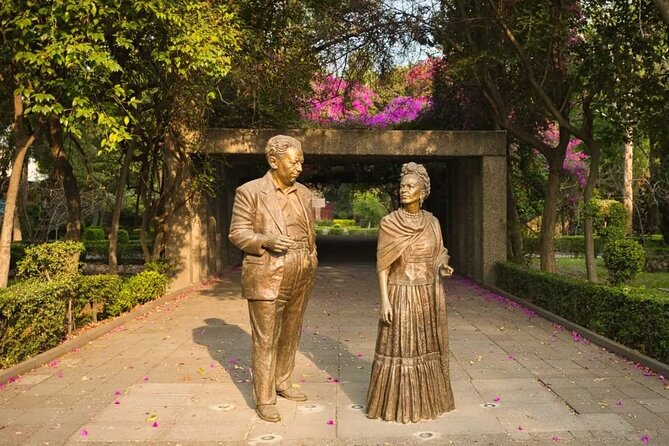 Xochimilco The island dolls and Axolotl museum from Mexico City - Logistics and Convenience of the Tour