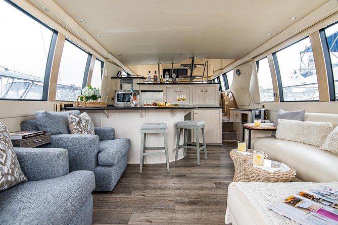 Yacht rental charter in Marina del Rey - 60' CARVER - Key Points