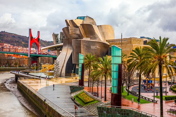 Year of Love in Bilbao: Self-Guided Romantic Puzzle Quest - Cultural Gems: Zirgariak/Las Sirgueras and Zubizuri Bridge