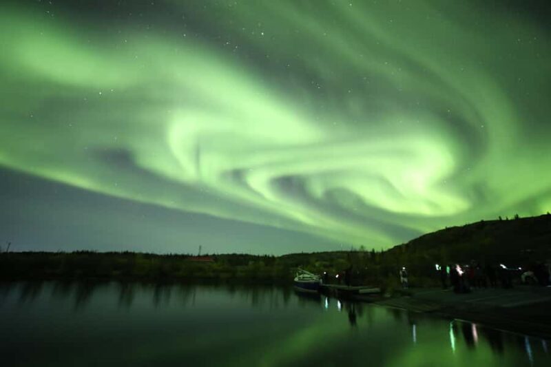Yellowknife: Northern Lights Chasing Tour by Bus - Suitable Clothing and Practical Tips