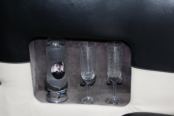 Yerevan city tour with drinks in a classic car with photography - Exploring Yerevan in a Vintage Soviet Convertible