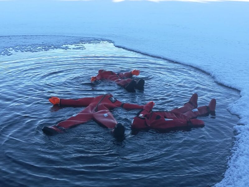 Ylläs: Lake Ylläsjärvi Ice-Floating Experience - The Arctic Ice Hole and the Floating Experience