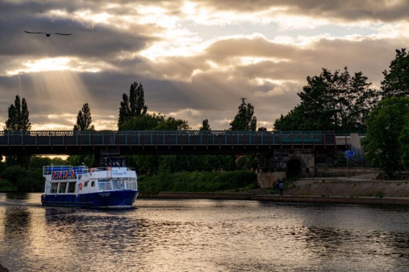 York: 60-Minute 'Happy Hour' Cruise For All Ages - From the Old Town to the River’s Edge: What You See Along the Route