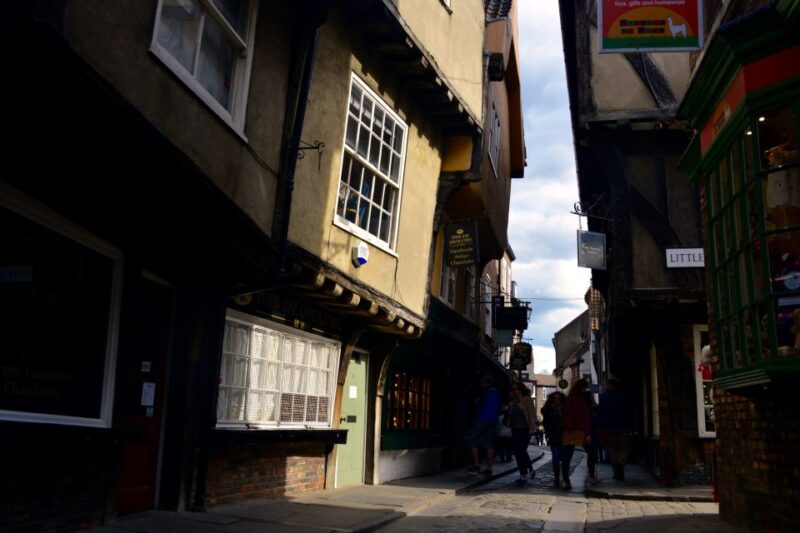 York: City Highlights Small Group Walking Tour - Exploring York’s Medieval Streets and Snickelways