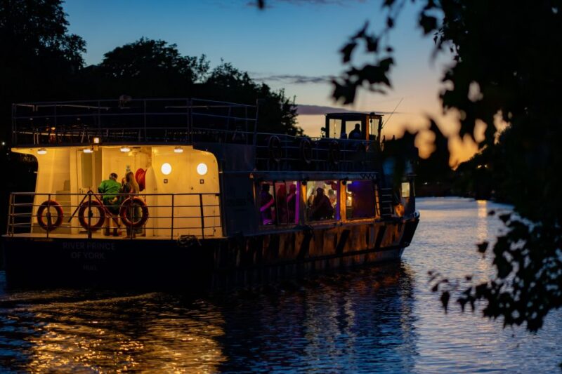 York: Party Cruise with Drink, Dinner, and DJ - The Live DJ and Music Selection