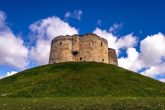 York Tour App, Hidden Gems Game and Big Britain Quiz (1 Day Pass) UK - Starting Point in York and Flexible Timing