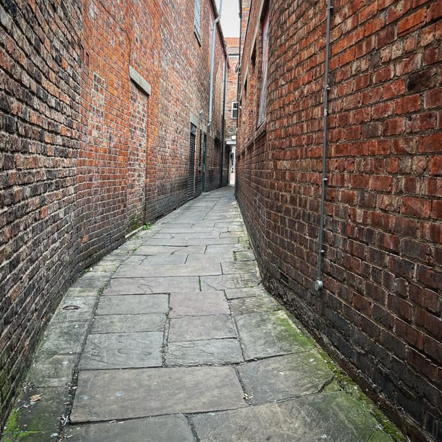 Yorks Snickelways Story Walking Tour - Discovering Hidden Alleyways and Their Names