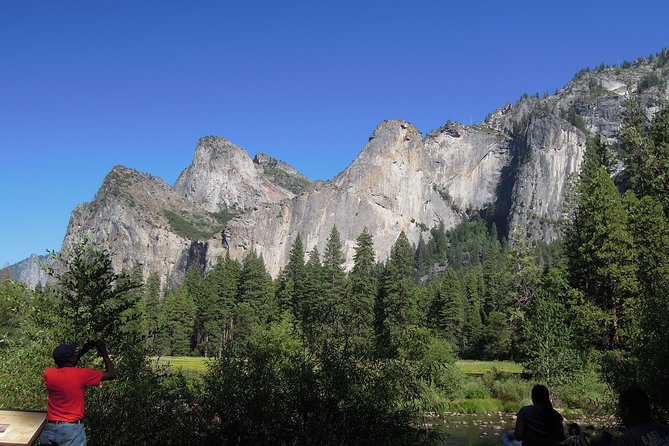Yosemite National Park - One Way Trip - Visiting Yosemite Falls and Bridalveil Falls
