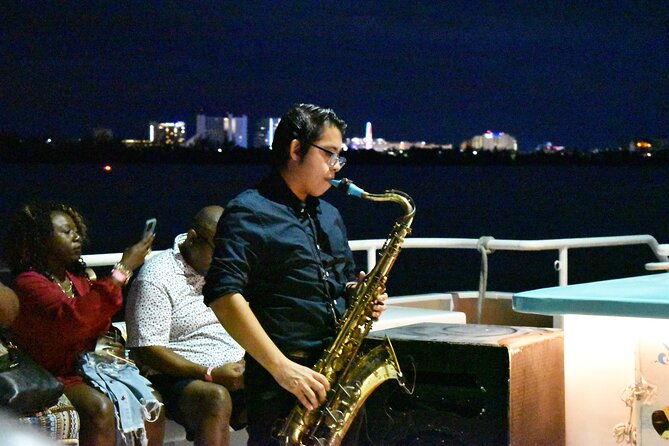 Your Romantic Dinner in Cancun, includes national open bar and live music - Open Bar and Live Saxophone Music Create a Relaxed Vibe