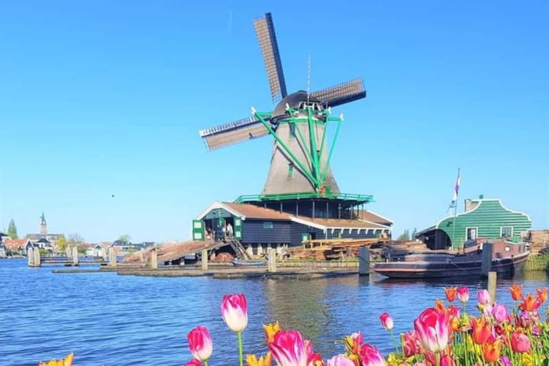Zaanse Schans & Volendam Private Tour: Windmills and Cheese - Zaanse Schans: Windmills, Wooden Clogs, and Authentic Dutch Charm