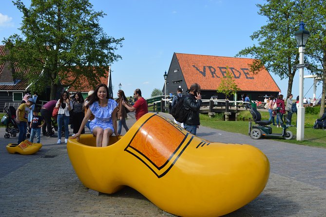 Zaanse Schans & Volendam Small-Group Tour from Amsterdam (7 Pax) - Small-Group Experience with Personal Touch in a Cozy Van