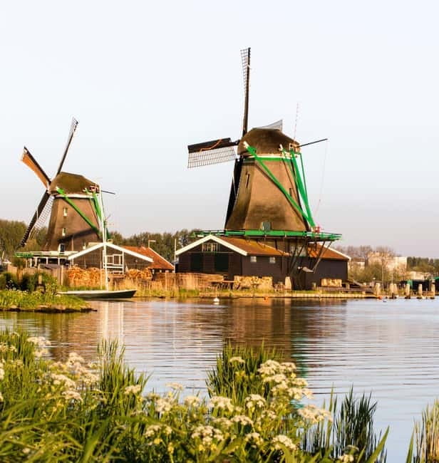 Zaanse Schans: Windmill Audio Guide with Dutch Lunch - Visiting the Iconic Windmills and Historic Houses
