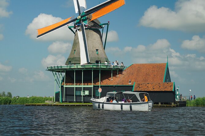 Zaanse Schans Windmill Cruise - UNESCO Windmills With Live Guide - The Experience Led by a Knowledgeable Guide and Skipper