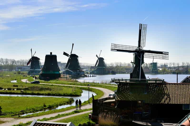 Zaanse Schans: Windmill & Museum Entry Ticket w/ Audio Guide - Exploring Zaanse Schanss Iconic Windmills