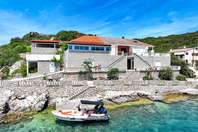 Zadar: 4-Islands Escape & Hidden Shipwreck with Lunch - Swimming and Relaxing at Frnaa Beach on Ugljan Island